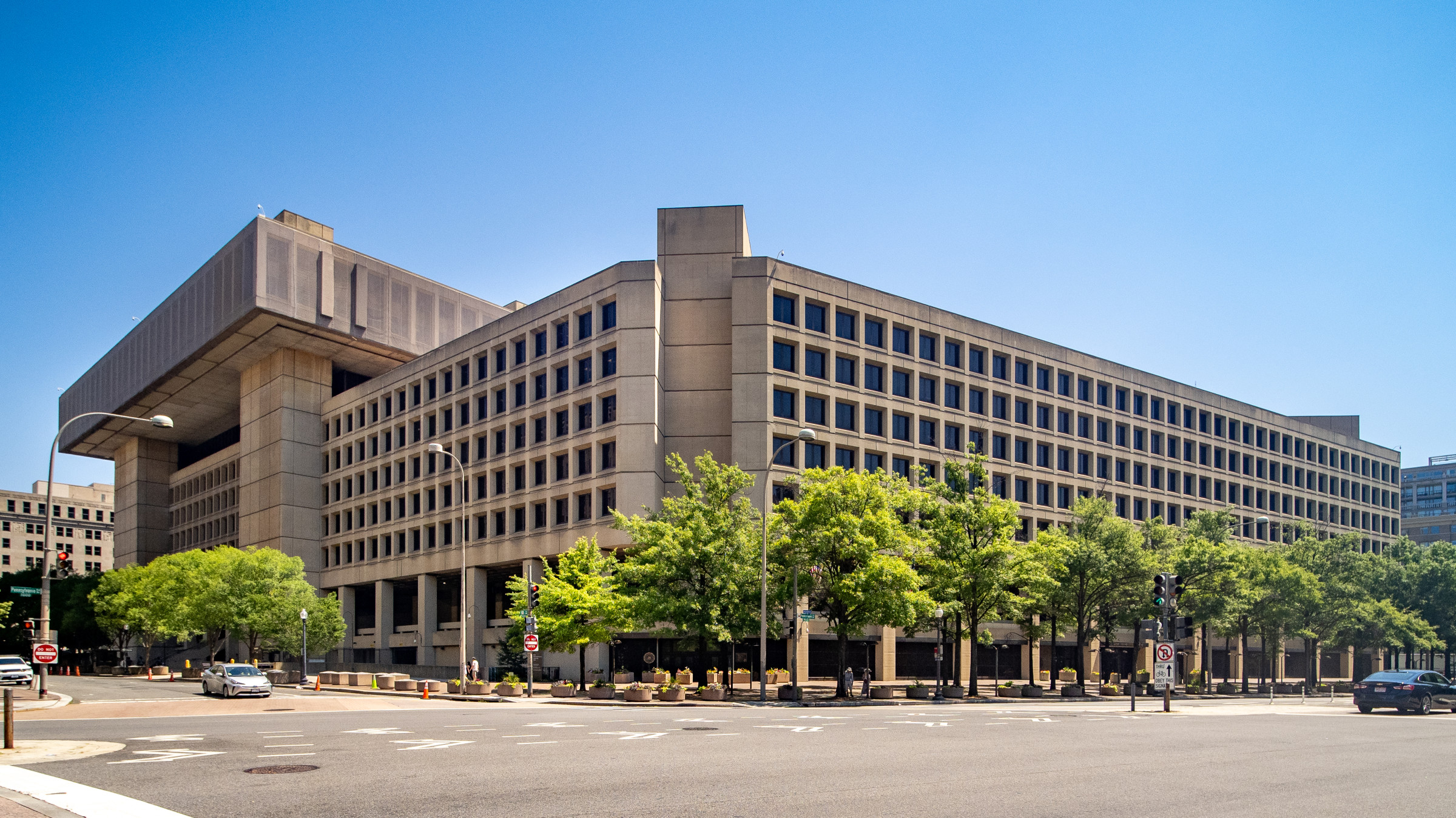 Deputy Director Bongino Threatens to Resign Amid EXPLOSIVE Feud with Trump’s DOJ Over Epstein Files
