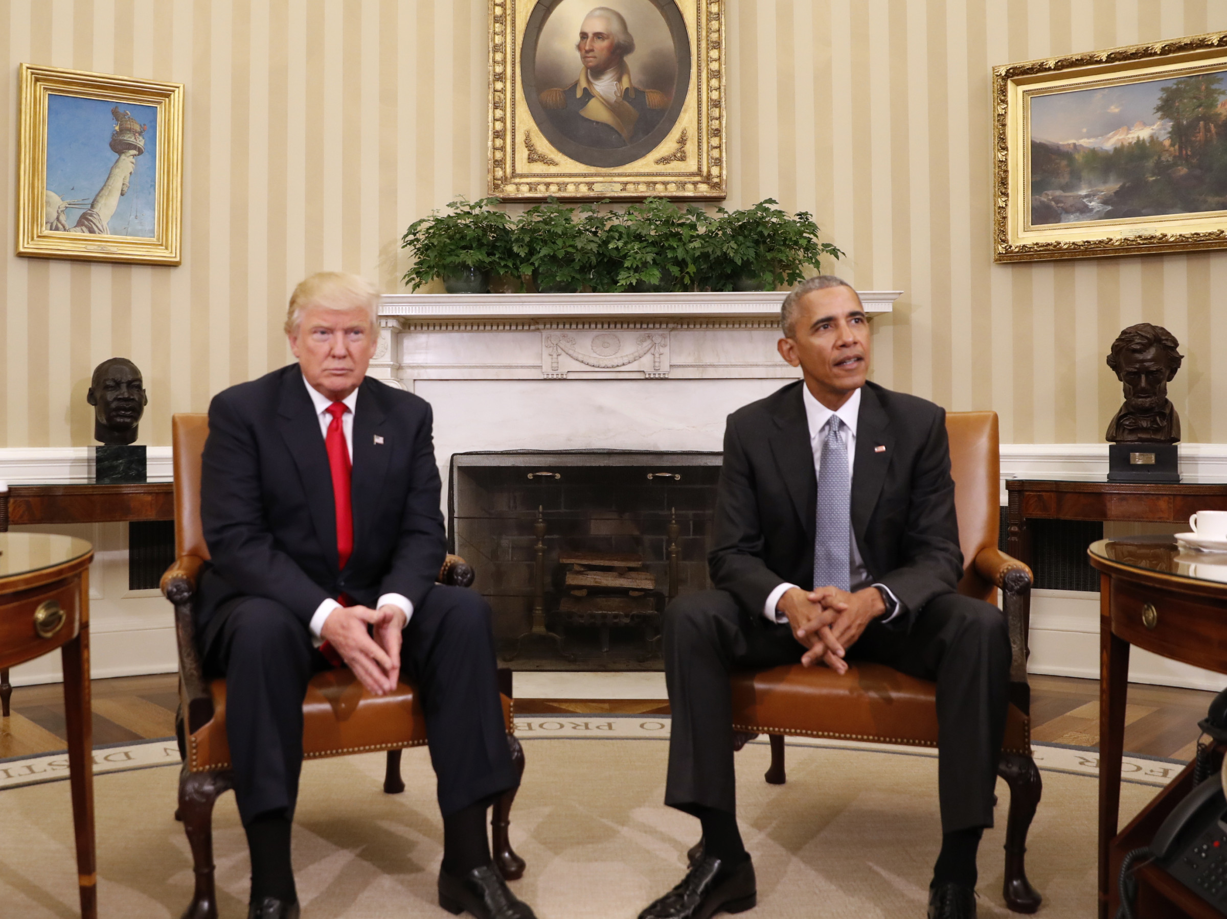 Donald Trump and Barack Obama in the Oval Office November 2016